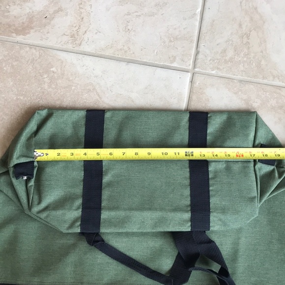 A bundle of three duffel  bag - Picture 11 of 16